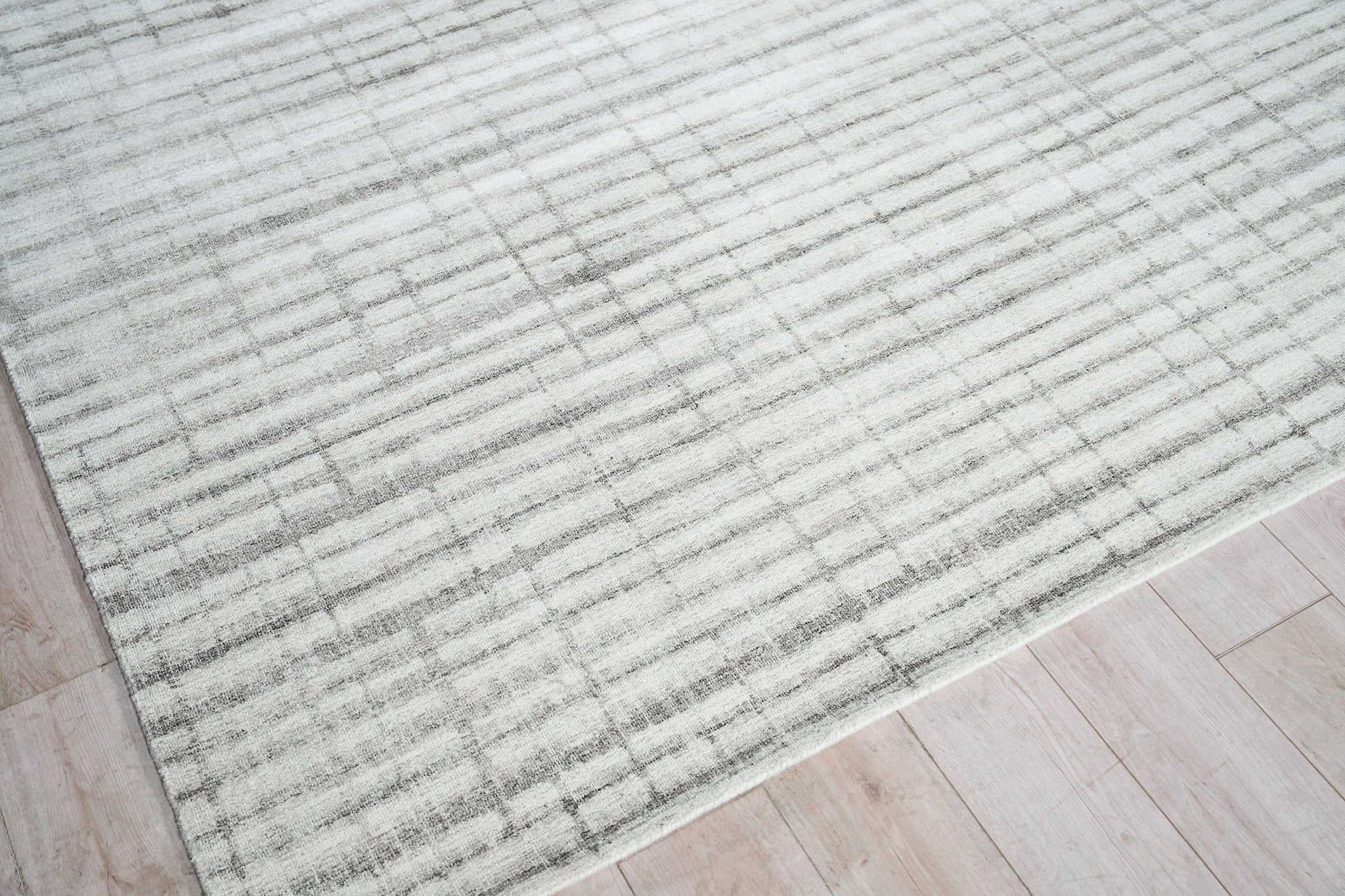Allure Ivory/Silver Wool/Bamboo Silk handloomed Area Rug