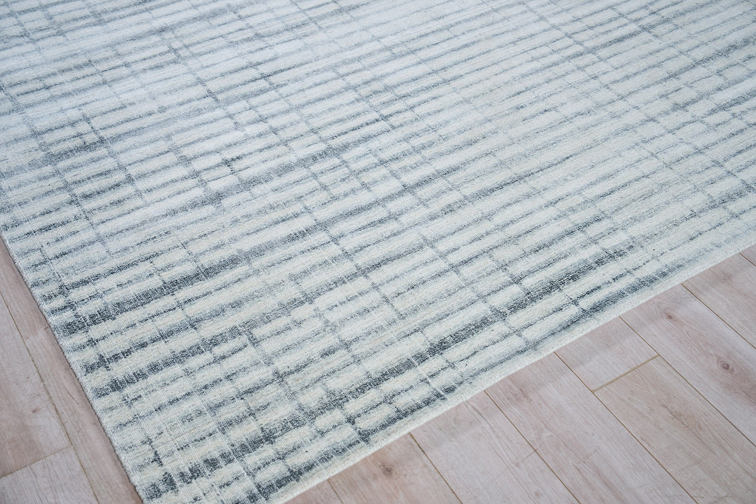Allure Ivory/Blue Wool/Bamboo Silk handloomed Area Rug