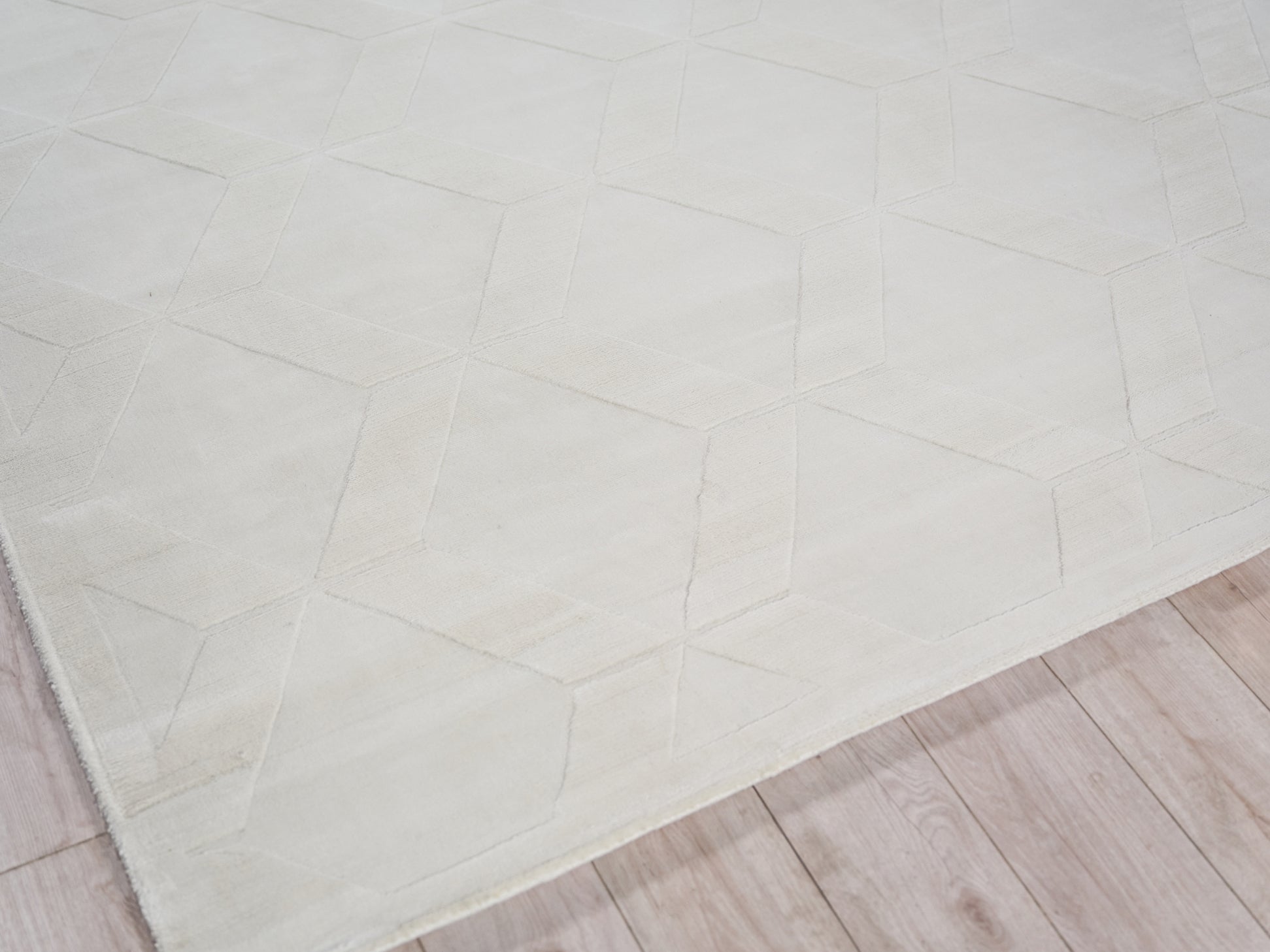 Brunello Modern White Silky Nylon handloomed Area Rug